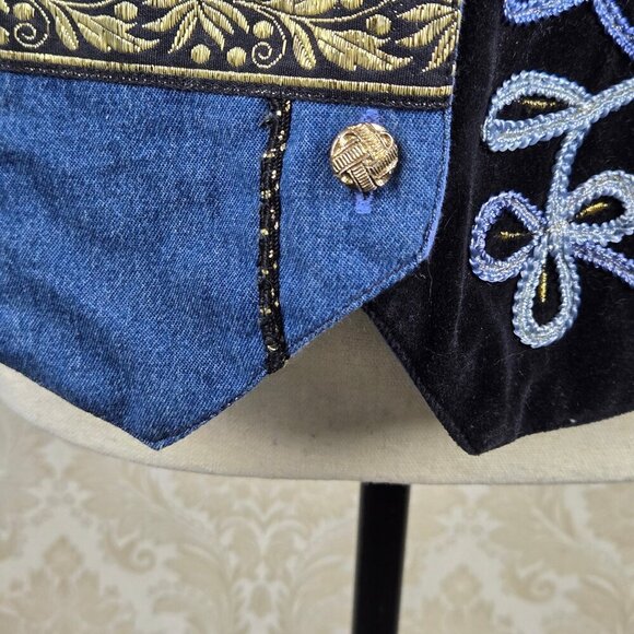 Vintage Tantrums Size Medium Chambray Patchwork Vest Velvet Embroidery Buttons - Picture 10 of 15